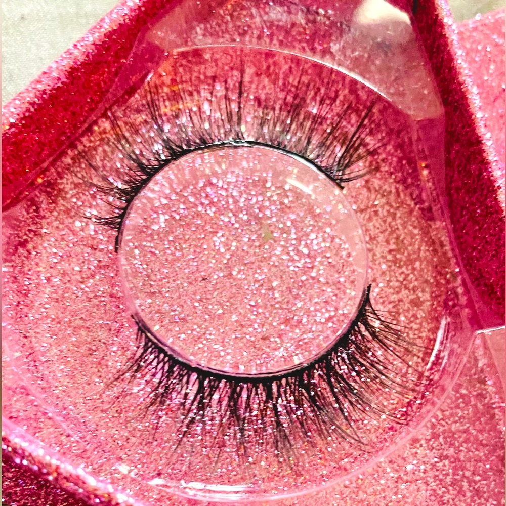 Luvme 3D Mink Lashes - Brand New in Box